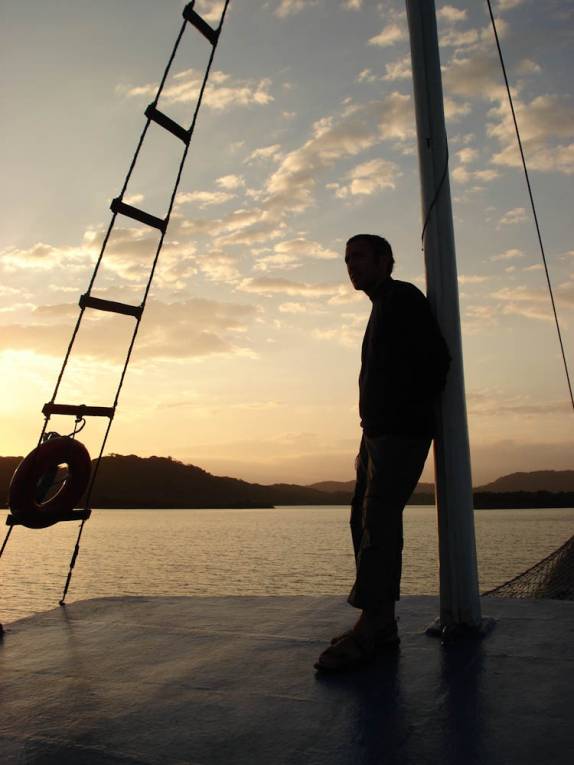 Escuna que faza ligação de Cananéia à Ilha do Cardoso - SP